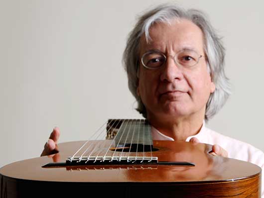 Guitarist Álvaro Pierri