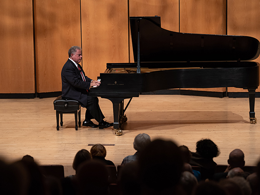 Jeffrey Siegel seated at a grand piano