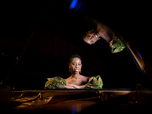 Samantha Ege seated at a grand piano