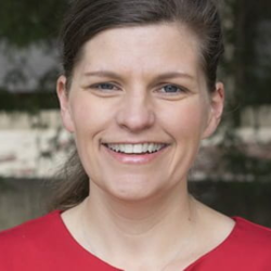 Instructor Jen Munson