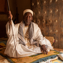 Hamdia Traor&eacute; (Malian, born 1992), Yelpha Dji&eacute;t&eacute;, Marabout et Ma&icirc;tre Coranique. Il est Imam de la Grande Mosqu&eacute;e de Djenn&eacute;-Konofia (Yelpha Dji&eacute;t&eacute;, Marabout and Qur&rsquo;anic Teacher. He is Imam of the Great Mosque of Jenne-Konofia), from the series Des marabou