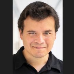 Headshot of Dr. Pablo Jarillo-Herrero