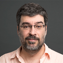 
								Luis Amaral